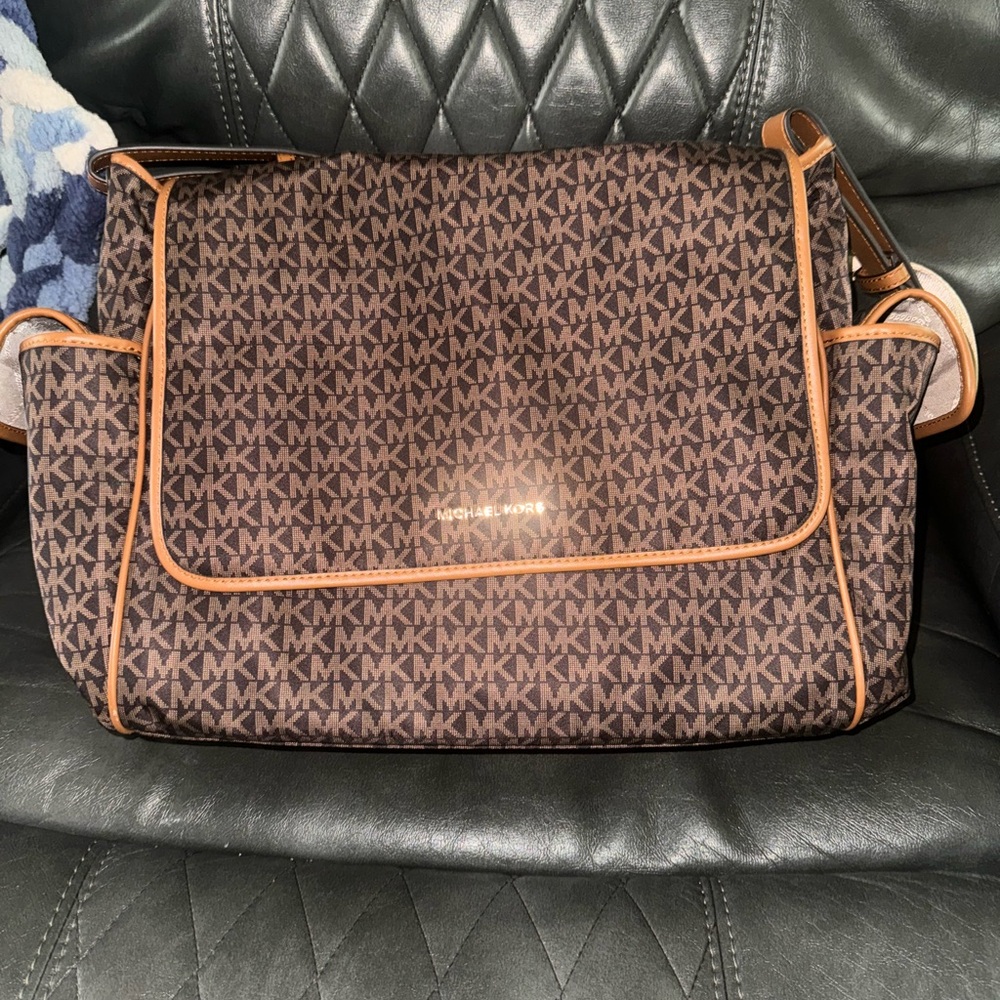 Brand new Michael Kors Logo Large Travel Diaper Messenger Bag